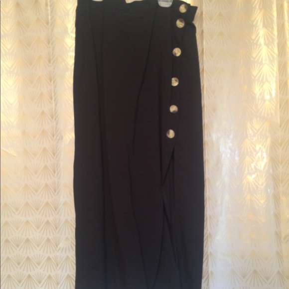 H&M Dresses & Skirts - Black skirt🌹